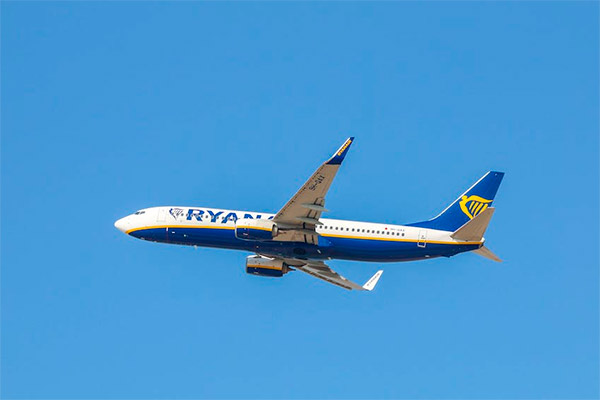 Cuánto cobra Ryanair por maleta en cabina?